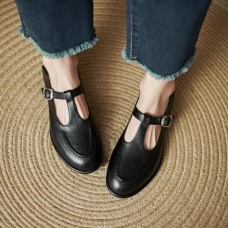 LAURA | LOW-HEELED CLASSIC PUMPS